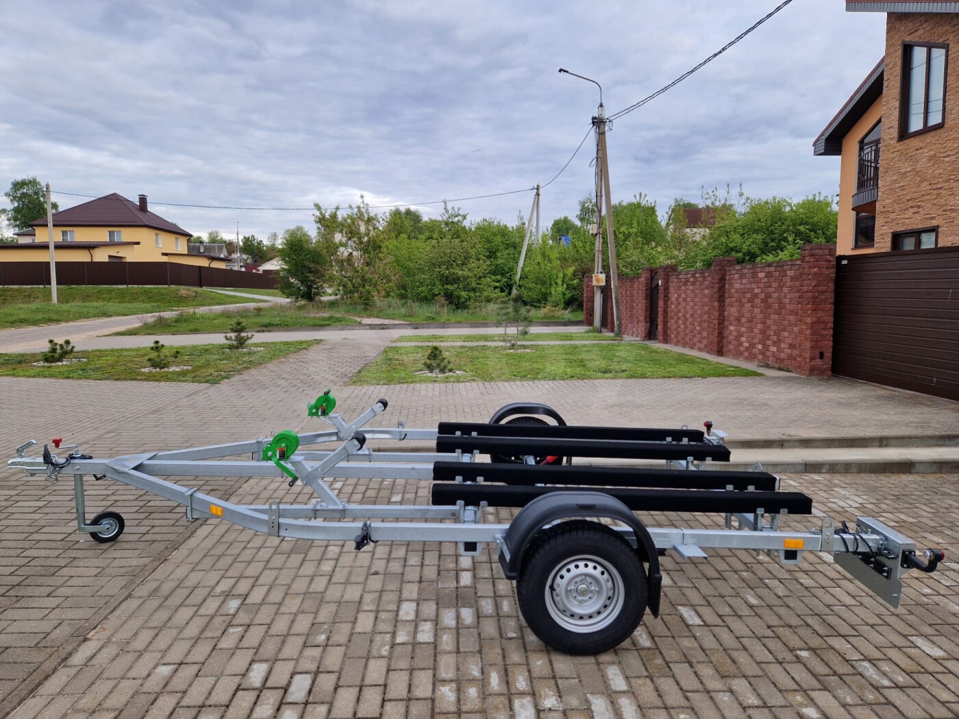 Прицеп Treiler Модель 82944E Исполнение Дельфин ДУО Прицеп Treiler Модель 82944E Исполнение Дельфин ДУО