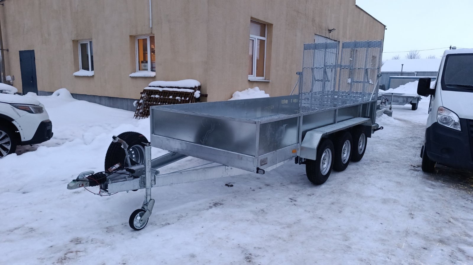 Прицеп для перевозки спецтехники, авто и грузов 3500 кг общей массы Прицеп для перевозки спецтехники, авто и грузов 3500 кг общей массы