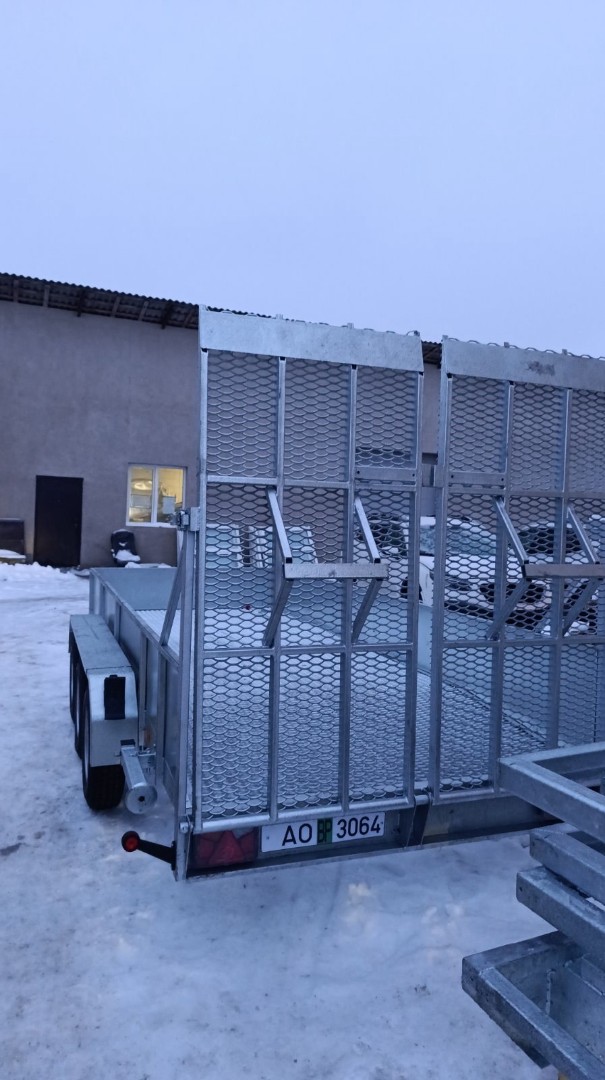 Прицеп для перевозки спецтехники, авто и грузов 3500 кг общей массы Прицеп для перевозки спецтехники, авто и грузов 3500 кг общей массы